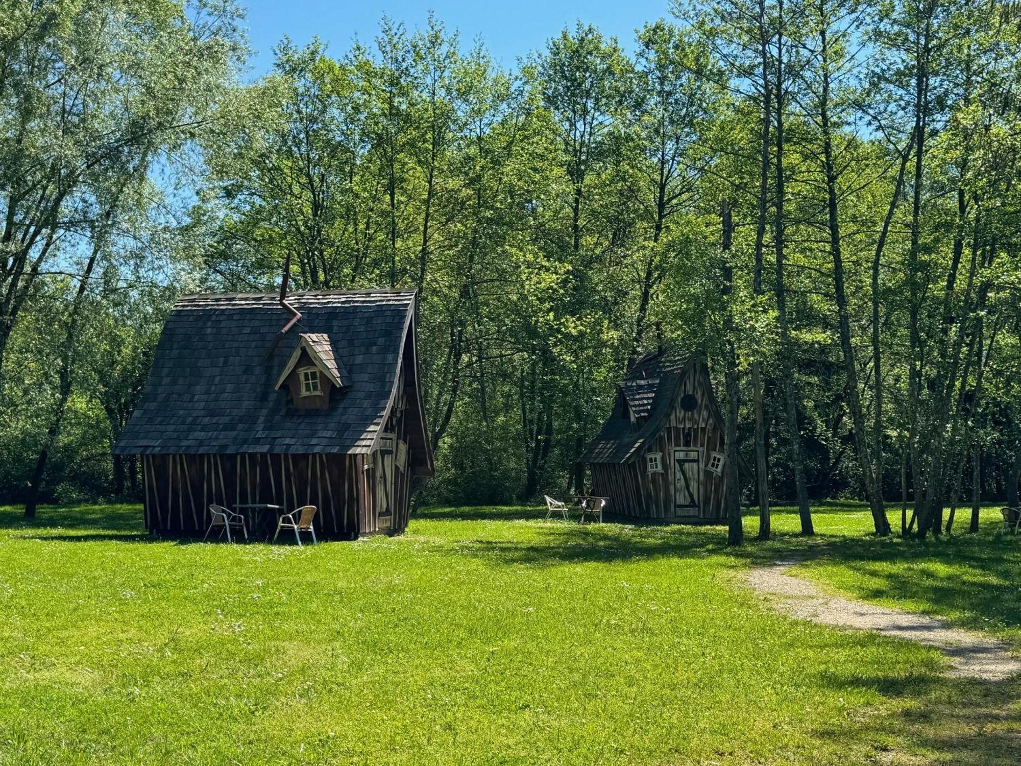 Les Lodges Du Lac Saint-Alban-de-Montbel Buitenkant foto